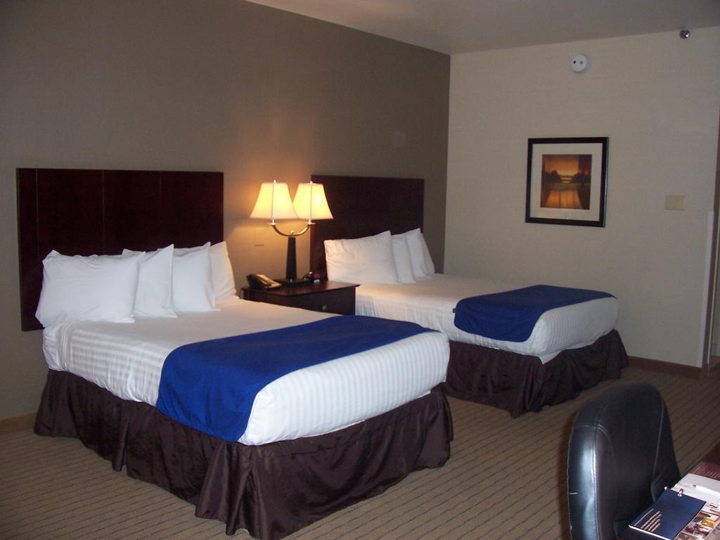 Nichols Village Hotel And Spa Clarks Summit Δωμάτιο φωτογραφία